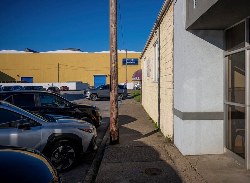 More Photos Of 129 7th Ave, Charleston Office For Sale