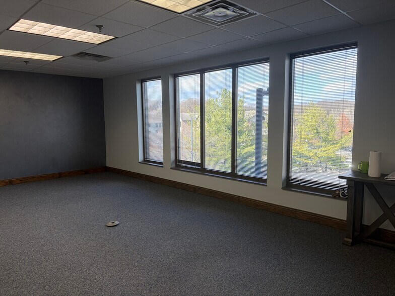 More Photos Of 7000 Stonewood Dr, Wexford Medical For Lease