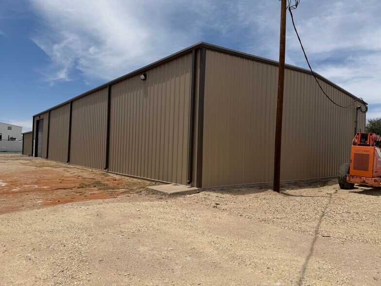 More Photos Of 2012 46th St, Odessa Industrial For Lease