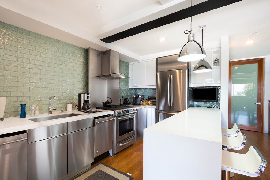 More Photos Of 215-237 California St, El Segundo Loft Creative Space For Lease