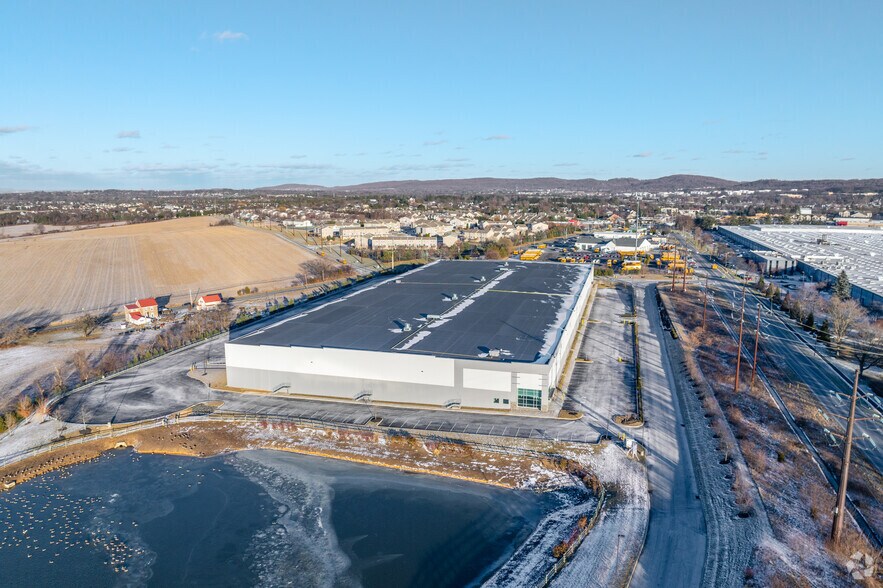 More Photos Of 3100 Alburtis Rd, Macungie Warehouse For Lease