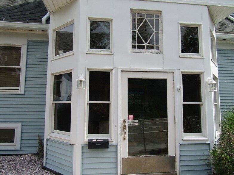 More Photos Of 30 Taylor St, Troy Freestanding For Sale