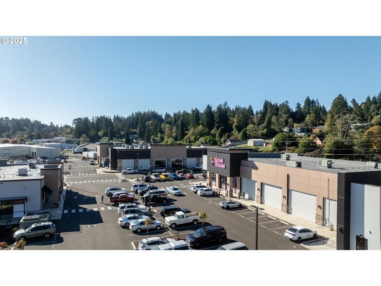 More Photos Of 1236 Teakwood Ave, Coos Bay Health Club For Sale
