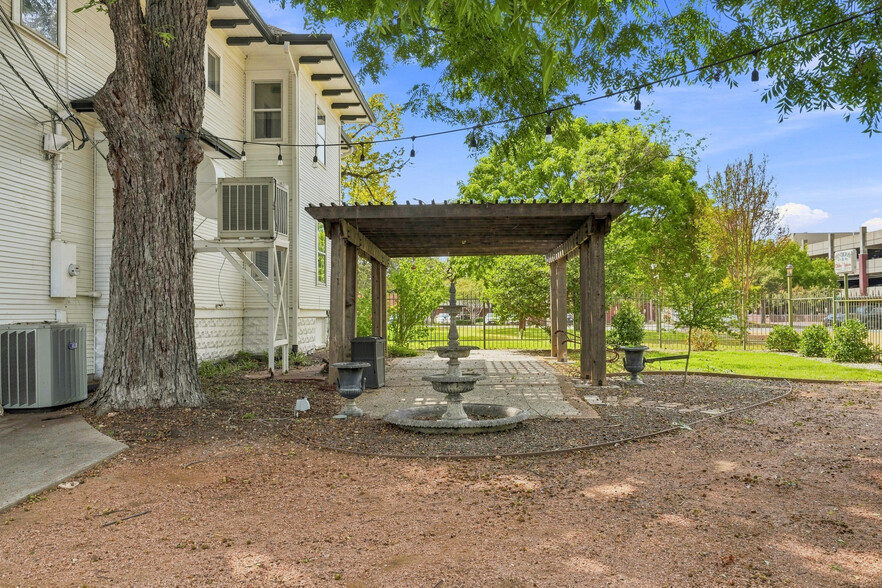 More Photos Of 1417 8th Ave, Fort Worth Hospitality For Sale