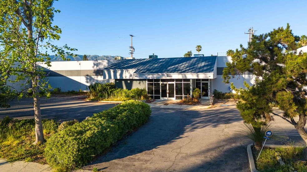 More Photos Of 9362 Eton Ave, Chatsworth Warehouse For Lease