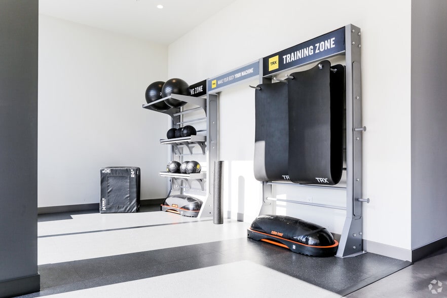 More Photos Of 1200 S Figueroa St, Los Angeles Apartments For Lease