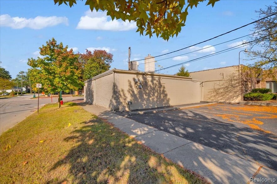 More Photos Of 3151 S Wayne Rd, Wayne Storefront Retail Office For Lease