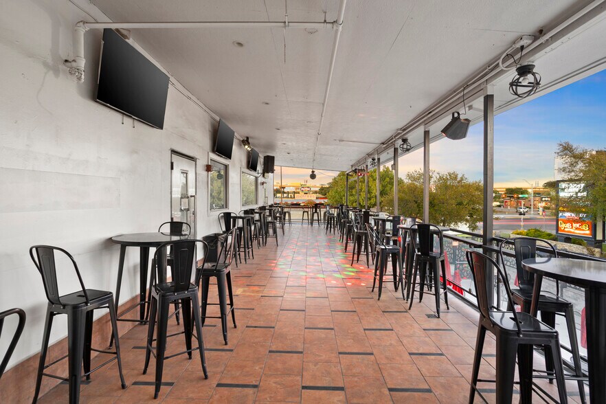 More Photos Of 10333 E Technology Blvd, Dallas Bar For Sale