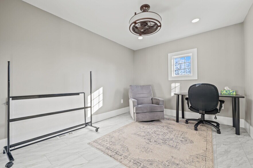 More Photos Of 2049 S Brentwood Blvd, Springfield Office For Sale