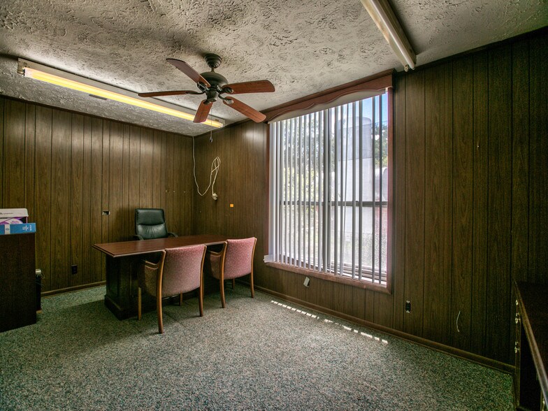 More Photos Of 765 E Washington St, Monticello Auto Repair For Sale