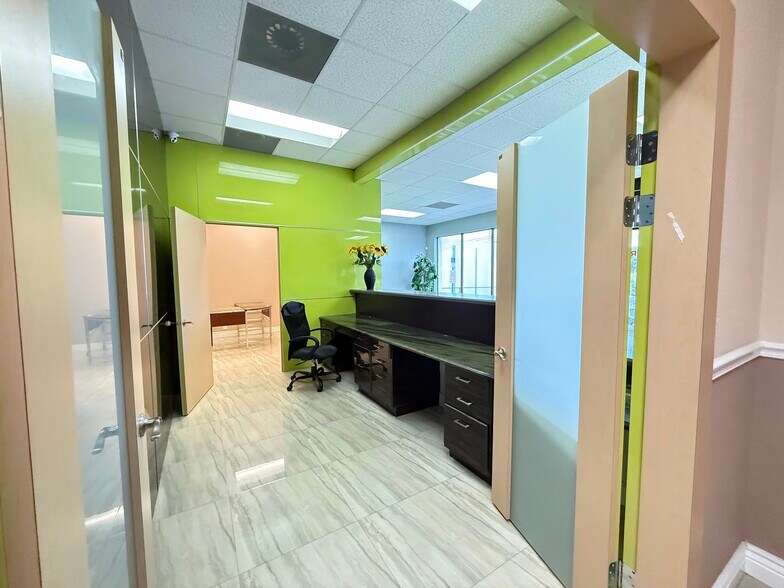 More Photos Of 2950 W Griffin Rd, Fort Lauderdale Freestanding For Lease