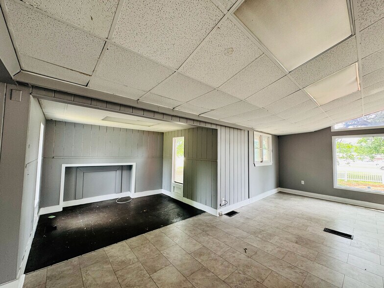 More Photos Of 685 N Jeff Davis Dr, Fayetteville Freestanding For Sale