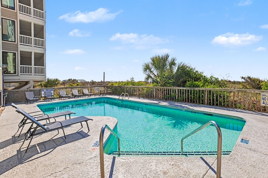 More Photos Of 1415 S Ocean Blvd, North Myrtle Beach Hotel For Sale