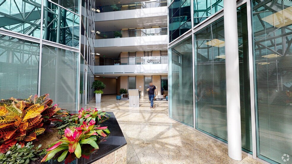 More Photos Of 7800 W IH-10, San Antonio Office For Lease