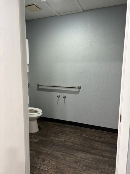 More Photos Of 400 Chisholm Valley Dr, Round Rock Unknown For Lease