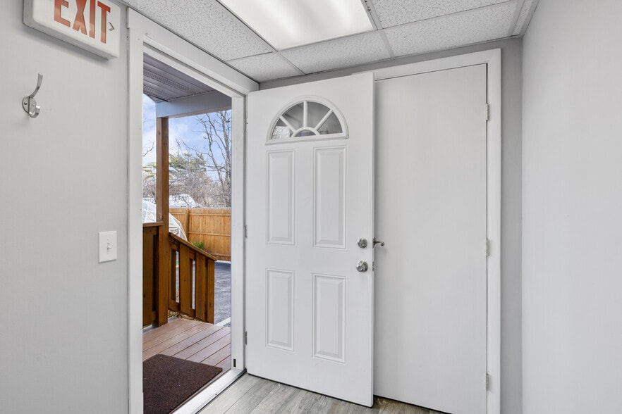 More Photos Of 296 N Main St, Sayville Industrial For Sale