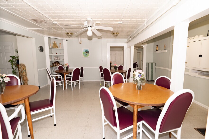 More Photos Of 8 Jennifer Dr, Merrimack Flex For Sale