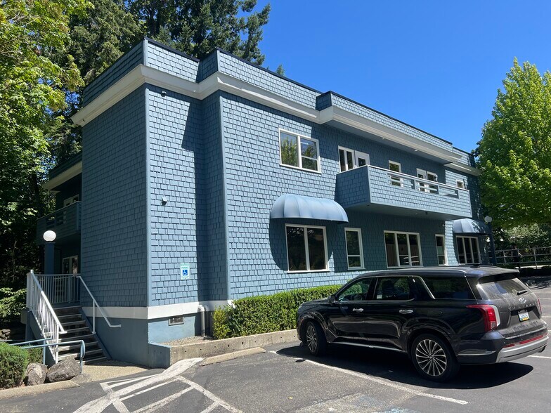 More Photos Of 545 Rainier Blvd N, Issaquah Office For Sale