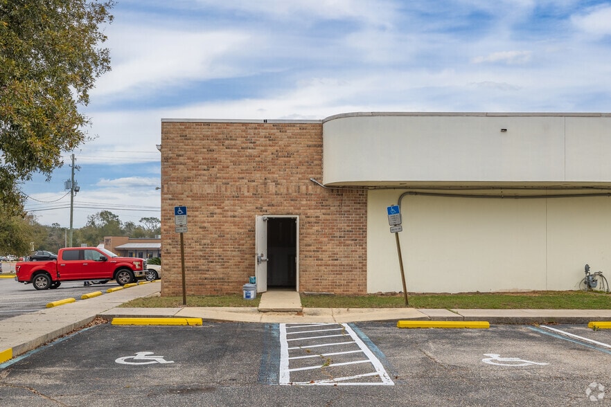 More Photos Of 503 N Navy Blvd, Pensacola General Retail For Lease