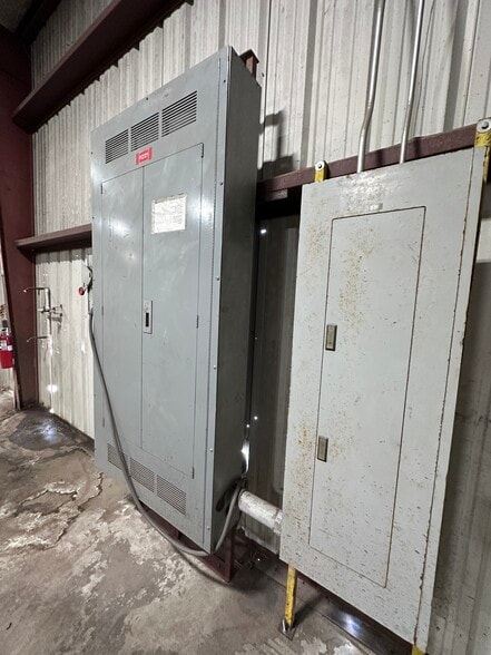 More Photos Of 4411 US Highway 92 E, Lakeland Warehouse For Lease