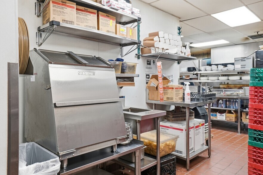 More Photos Of 1331 E North St, Rapid City Restaurant For Sale