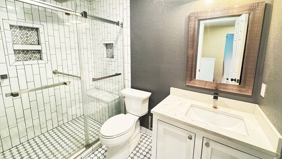 More Photos Of 6623 Gulf Fwy, Houston Office Residential For Sale