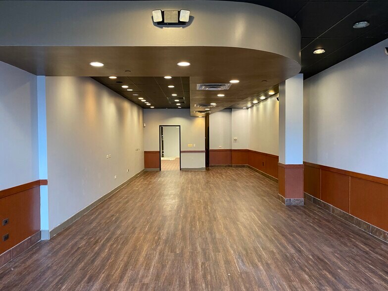 More Photos Of 116 N York St, Elmhurst Office For Sale