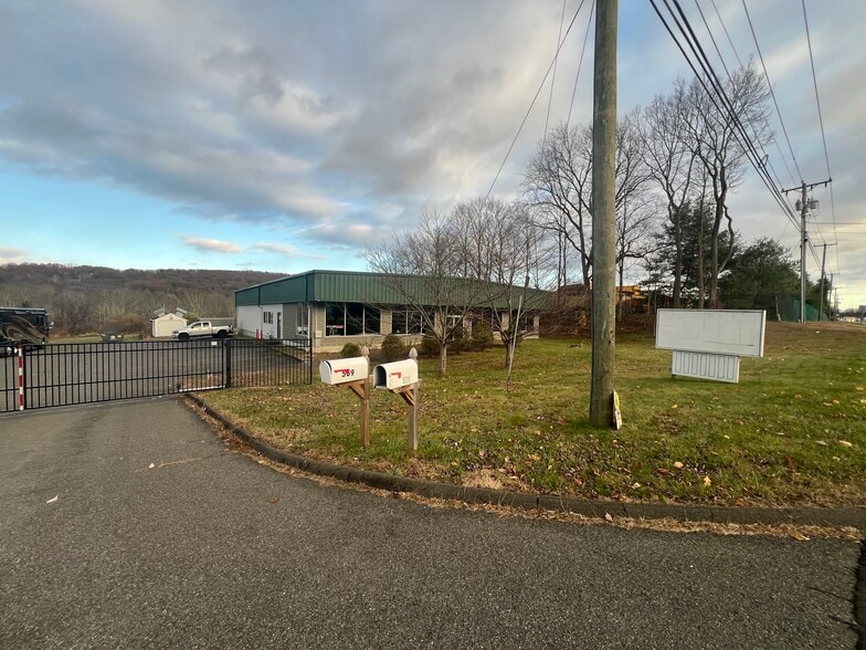 More Photos Of 571 Danbury Rd, New Milford Auto Repair For Sale