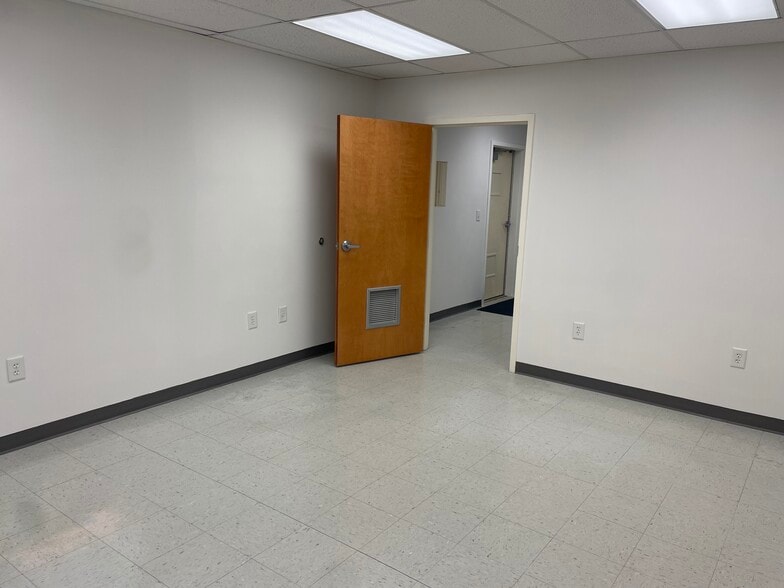 More Photos Of 2141 Eastview Pky, Conyers Office For Sale