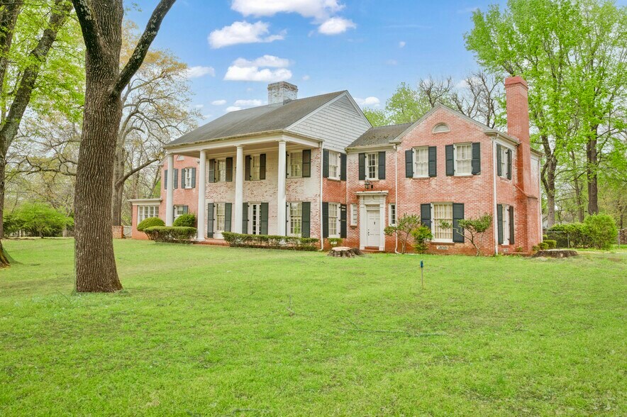 Primary Photo Of 600 Crockett Cir, Paris Specialty For Sale