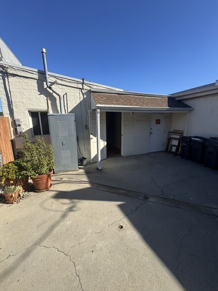 More Photos Of 2905 N Sepulveda Blvd, Manhattan Beach Storefront For Lease