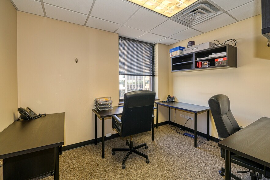 More Photos Of 10700 W Higgins Rd, Rosemont Office For Sale