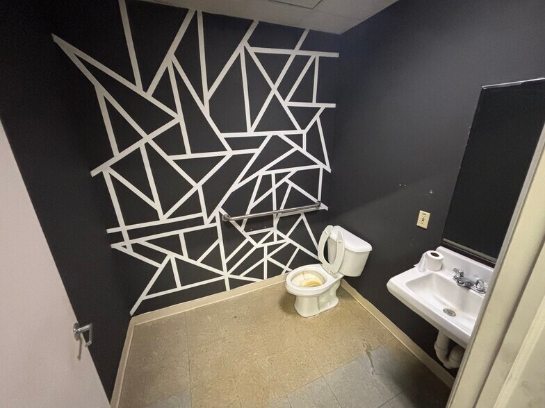 More Photos Of 114-116 E Auglaize St, Wapakoneta Unknown For Lease