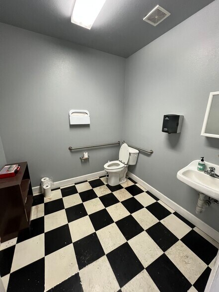 More Photos Of 490 Mayock Rd, Gilroy Warehouse For Lease