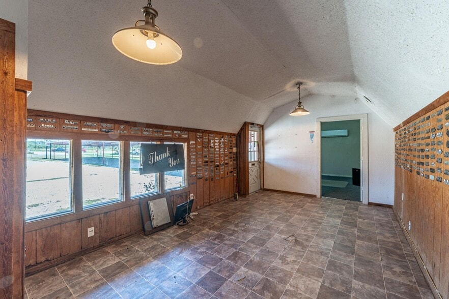 More Photos Of 929 E Main St, Eastland Carwash For Sale