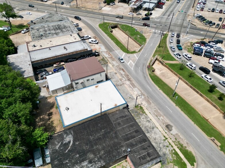 More Photos Of 121 S Glenwood Blvd, Tyler Storefront For Sale