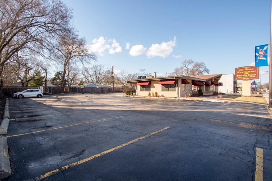 More Photos Of 300 N Northwest Hwy, Palatine Restaurant For Sale