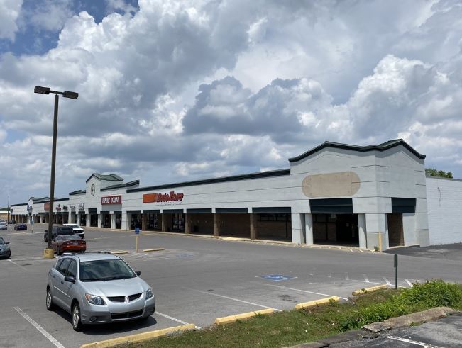 More Photos Of 201-233 S Lowry St, Smyrna Freestanding For Lease