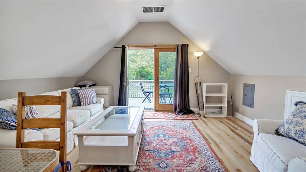 More Photos Of 18 N Shore Rd, Montauk Apartments For Sale