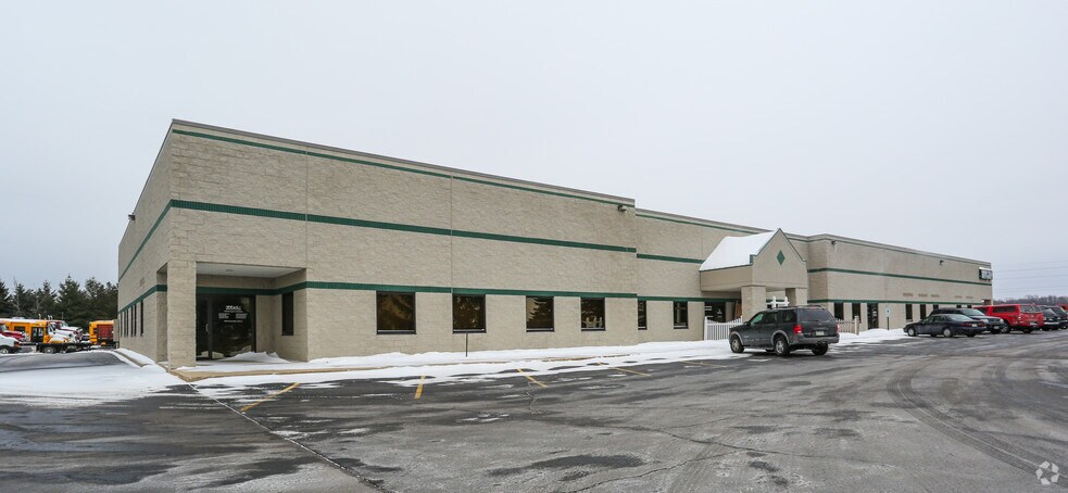 More Photos Of 6510 Aurora Rd, West Bend Flex For Lease