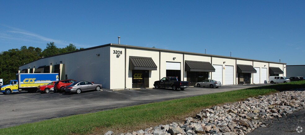 More Photos Of 3208 Spottswood St, Raleigh Warehouse For Lease