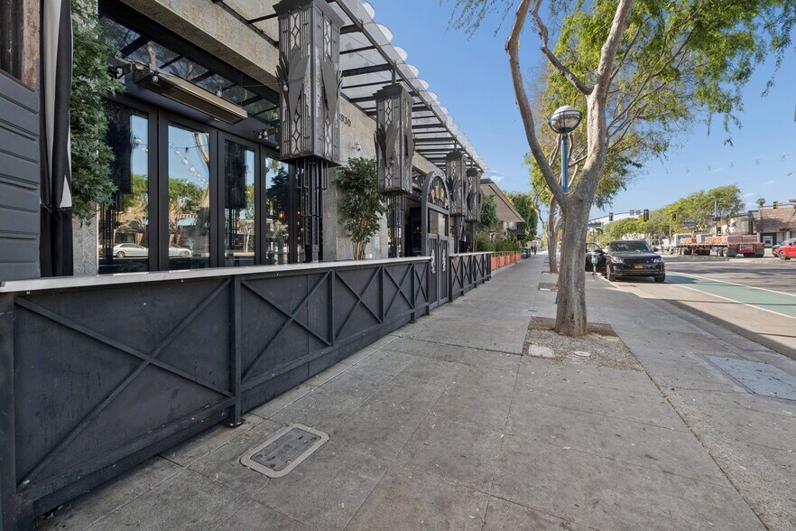 More Photos Of 8928-8930 Santa Monica Blvd, West Hollywood Restaurant For Lease