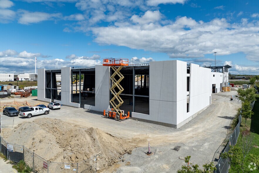 More Photos Of 435 Cityview Blvd, Vaughan Industrial For Sale