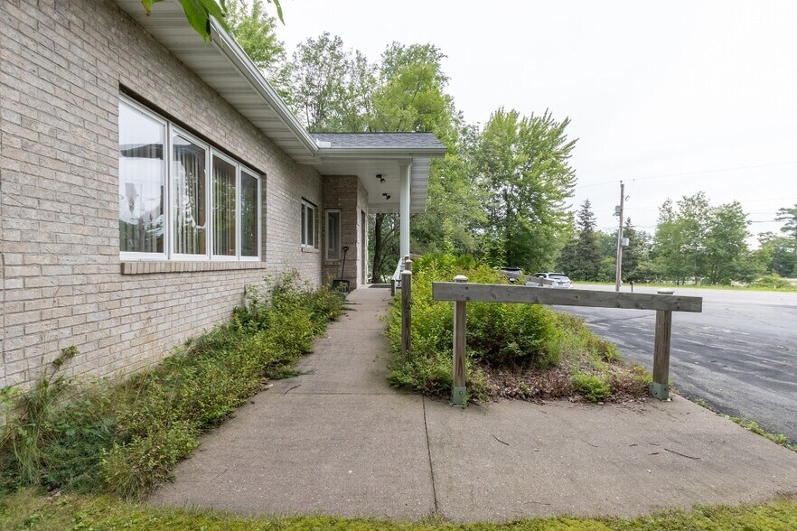 More Photos Of 226126 Hummingbird Rd, Wausau Medical For Sale