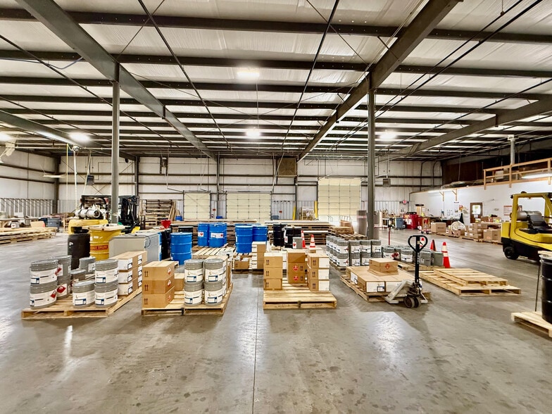 More Photos Of 20 Overland Industrial Blvd, Asheville Distribution For Sale