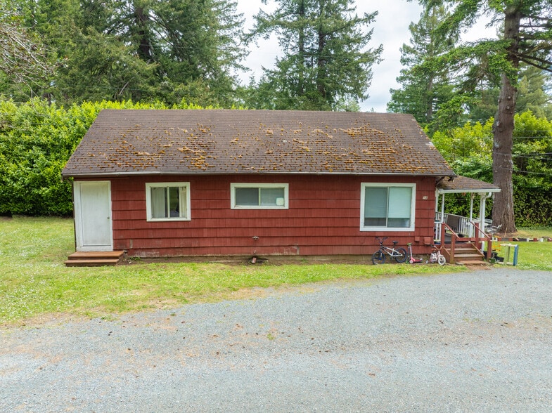 More Photos Of 498 W Central Blvd, Coquille Self Storage For Sale