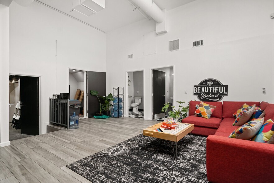 More Photos Of 5250 Vineland Ave, North Hollywood Loft Creative Space For Lease
