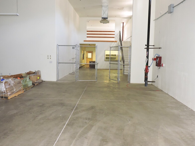 More Photos Of 500 S Willard St, Cottonwood Distribution For Lease