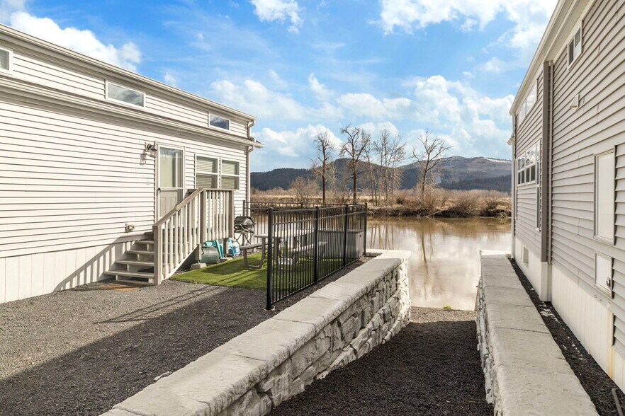 More Photos Of 88840 Highway 3 N, Saint Maries Hotel For Sale