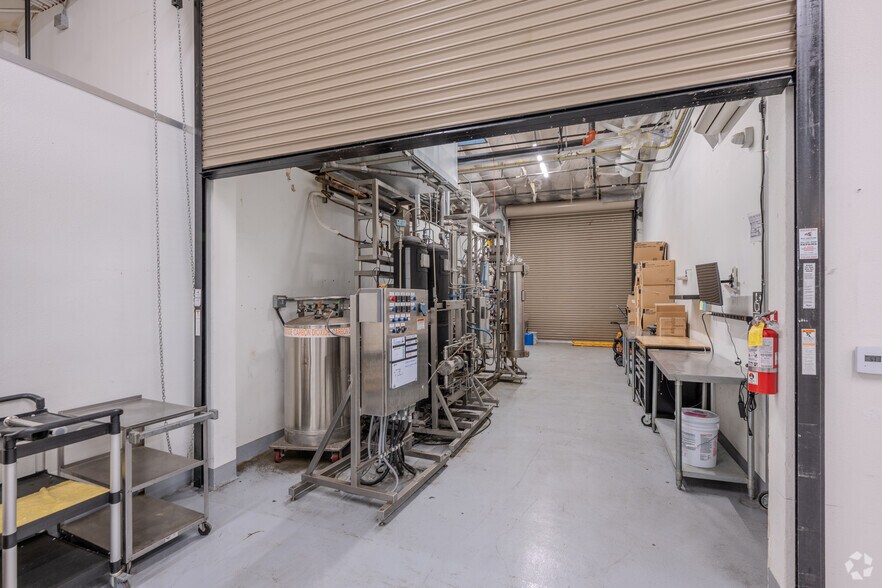 More Photos Of 1320-1326 9th St, Berkeley Warehouse For Sale